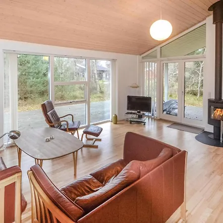 Сasa de vacaciones Preciosa Casa En Con Sauna Grenå